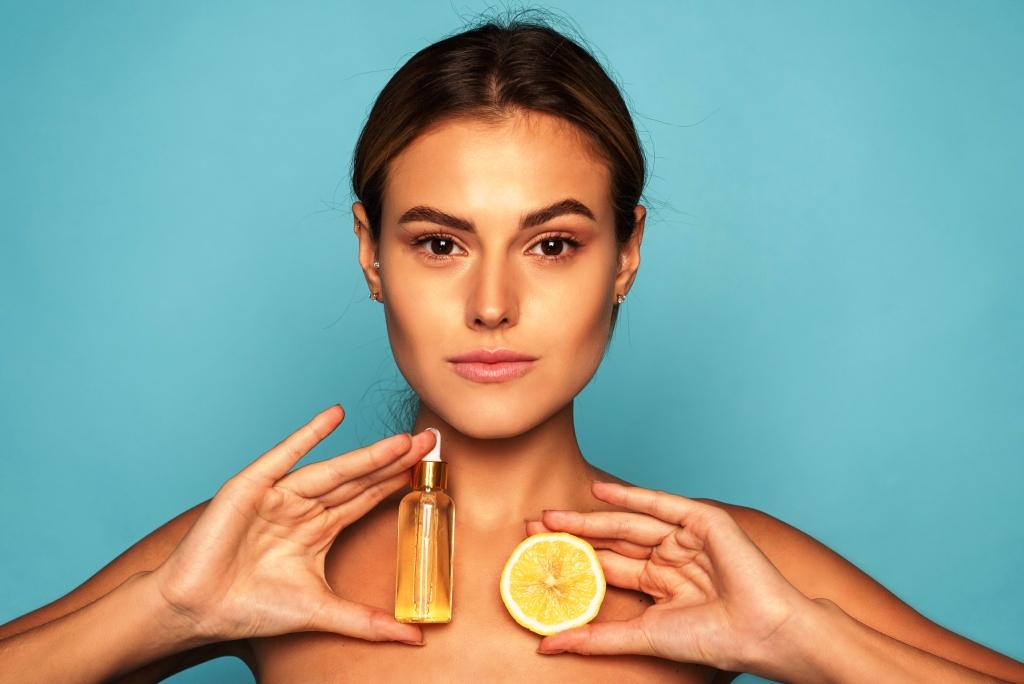 TIGHTENING, BRIGHTENING AND SMOOTH - MAKE YOUR SKIN HAPPY WITH VITAMIN C